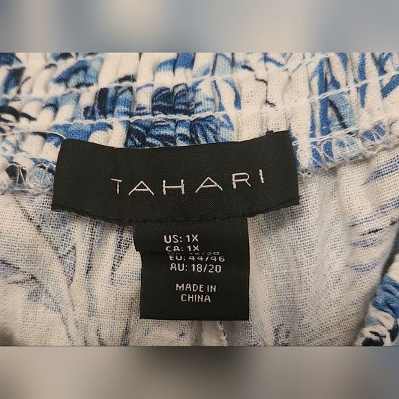 Tahari Linen Blend Wide Leg Blue and White Foral with elastic waist pants 1X - Picture 5 of 7